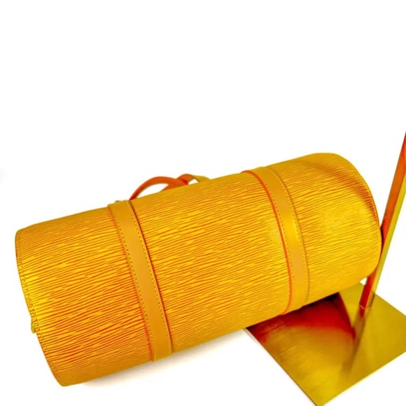 Pre-loved Louis Vuitton Epi Leather Shoulder - Picture 7 of 8